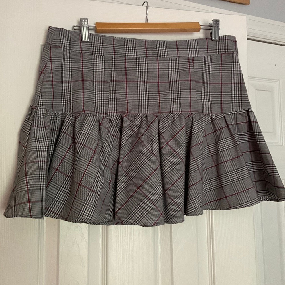 Adorable plaid mini skirt; perfect for fall
